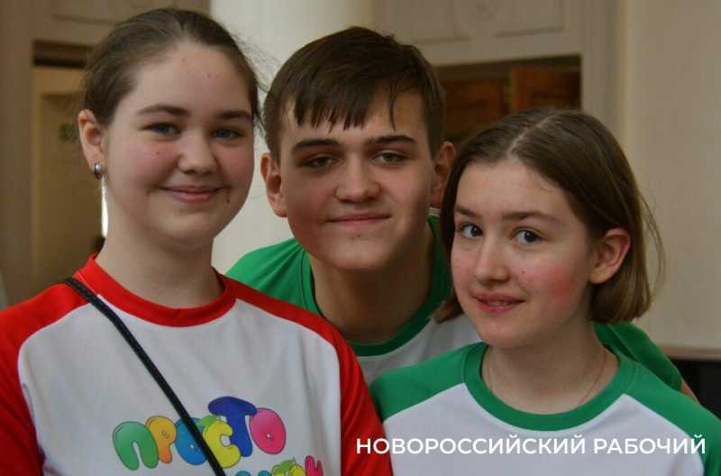 Известный московский режиссер Роман Кирьянов учился в новороссийской школе и играл в нашем ТЮЗе