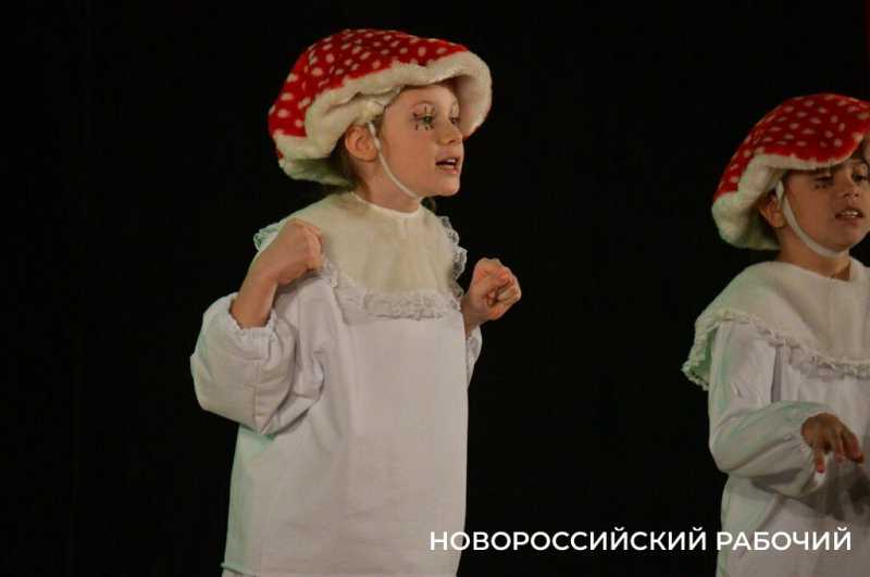 Известный московский режиссер Роман Кирьянов учился в новороссийской школе и играл в нашем ТЮЗе