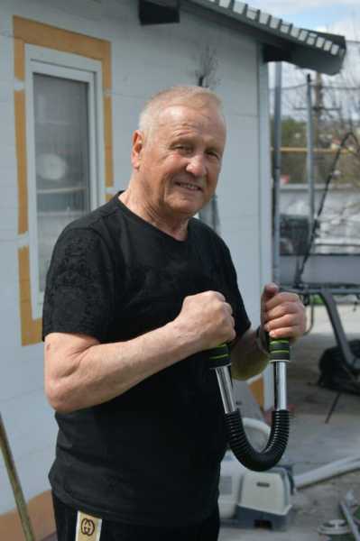 Новороссиец Александр Нечман стал отцом в 68 лет