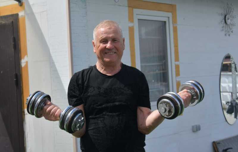 Новороссиец Александр Нечман стал отцом в 68 лет