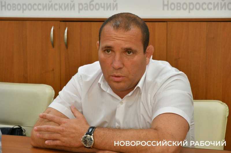 Новороссийцы благодарят «Иваныча» за работу. Со своего поста уходит замглавы Яменсков