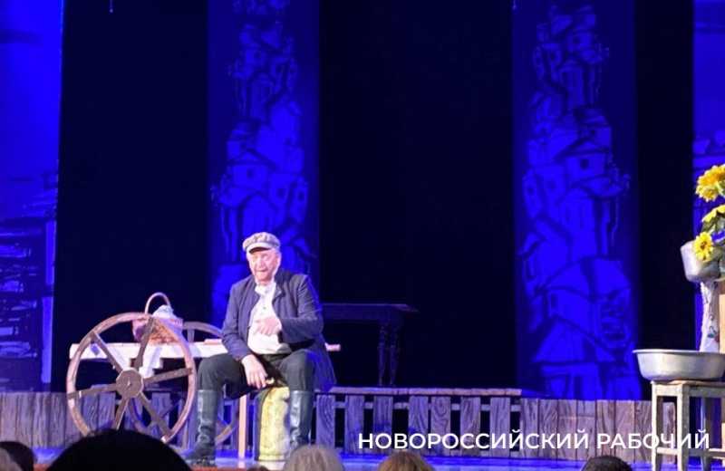 Новороссийцы объяснили жителям Новочеркасска, что такое &laquo;смех сквозь слезы&raquo;