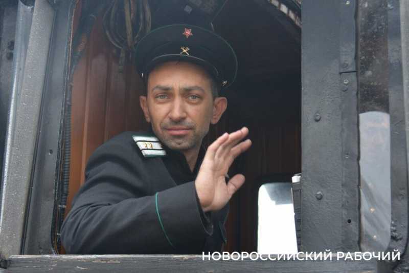 Новороссийцы встретили ретро-поезд «Победа»