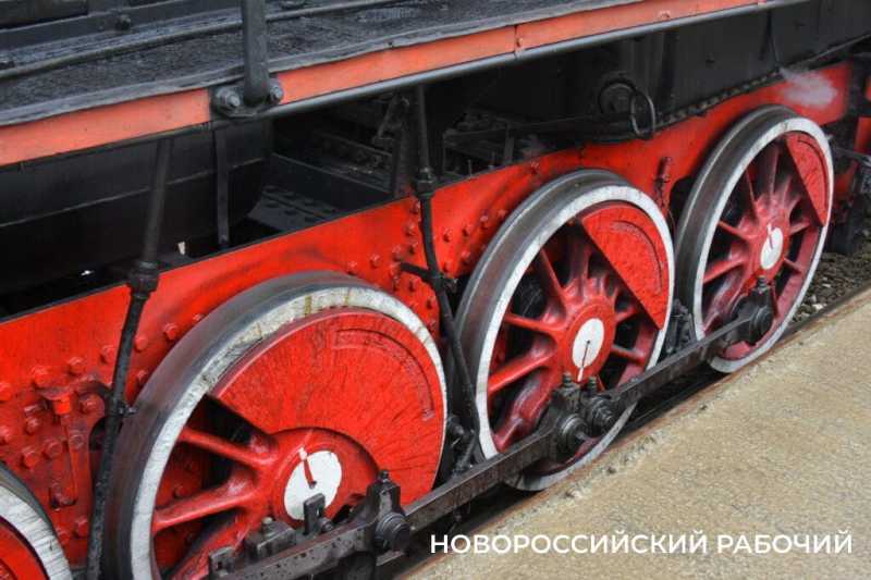 Новороссийцы встретили ретро-поезд «Победа»