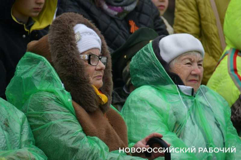 Новороссийцы встретили ретро-поезд «Победа»