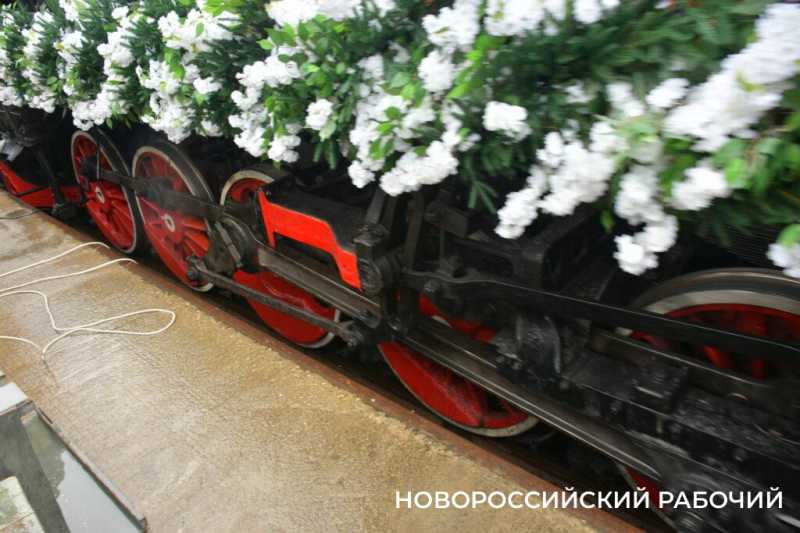 Новороссийцы встретили ретро-поезд «Победа»