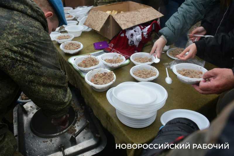 Новороссийцы встретили ретро-поезд «Победа»