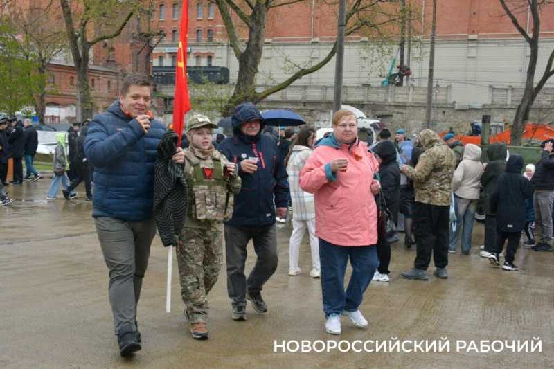Новороссийцы встретили ретро-поезд «Победа»