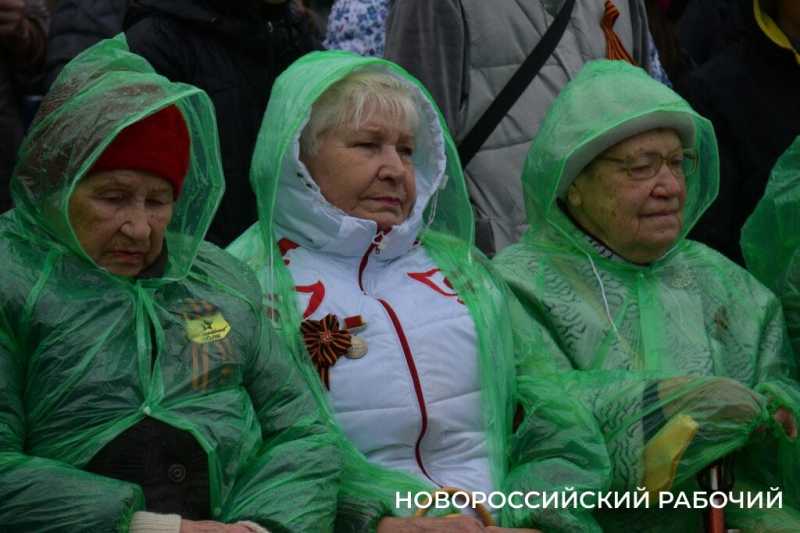 Новороссийцы встретили ретро-поезд «Победа»