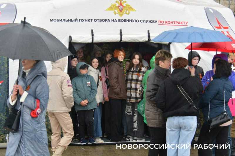 Новороссийцы встретили ретро-поезд «Победа»