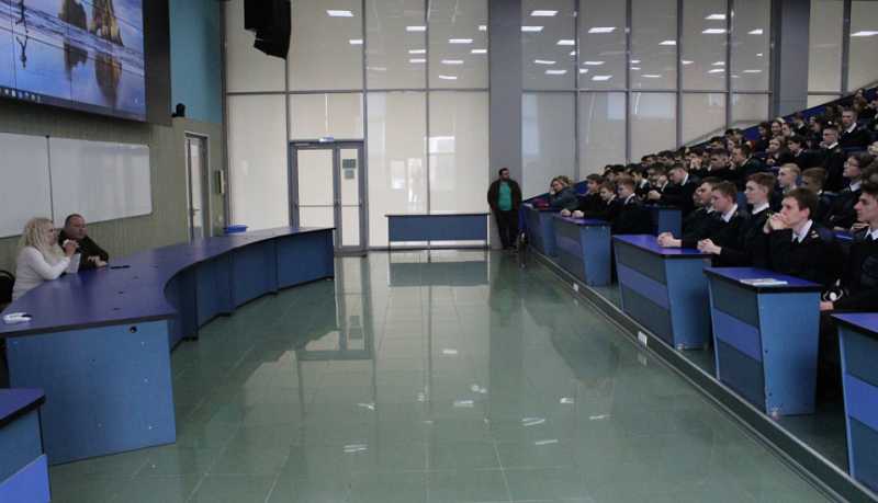 Новороссийские полицейские и общественники встретились со студентами транспортного колледжа Государственного морского университета
