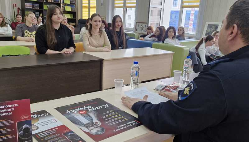 Новороссийские полицейские провели с учащимися колледжа заседание молодежного клуба «Правовая планета»   
