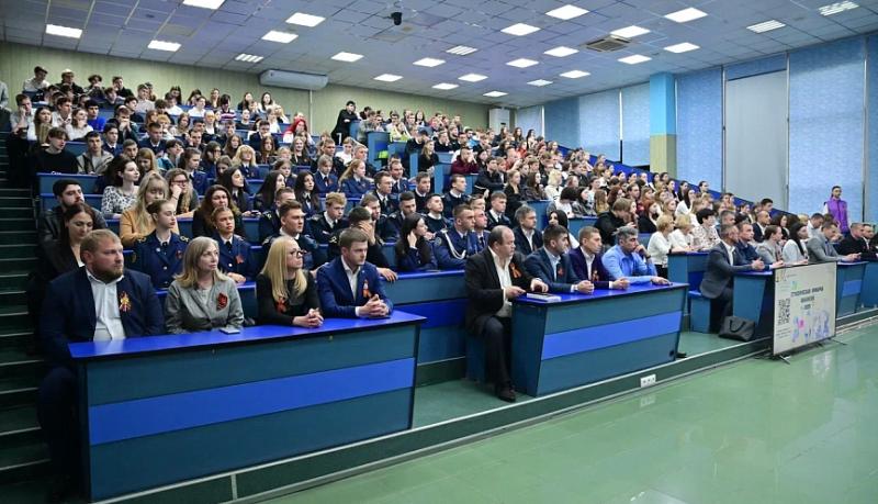 Первая студенческая ярмарка вакансий объединила свыше 150 участников из вузов и колледжей города-героя Новороссийска