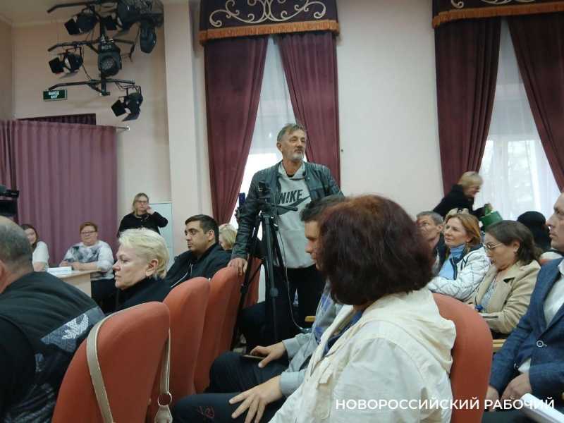 Причины пожара — неизвестны, переносить — некуда, реконструкция — будет. В Новороссийске прошла встреча с жителями по вопросу горящей свалки