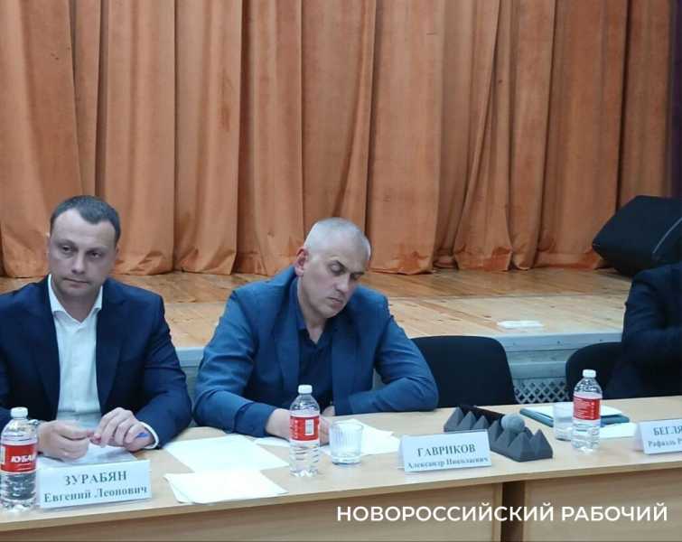 Причины пожара — неизвестны, переносить — некуда, реконструкция — будет. В Новороссийске прошла встреча с жителями по вопросу горящей свалки