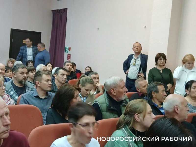 Причины пожара — неизвестны, переносить — некуда, реконструкция — будет. В Новороссийске прошла встреча с жителями по вопросу горящей свалки