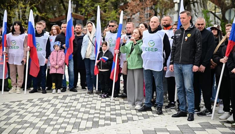 «Сад памяти»: в городе-герое Новороссийске высадили 80 кустов сирени в честь 80-летия Великой Победы