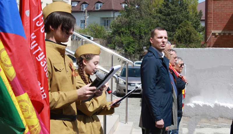 Студенты НКСЭ в рамках акции «Сад памяти» высадили деревья в память о выпускниках колледжа, погибших на СВО