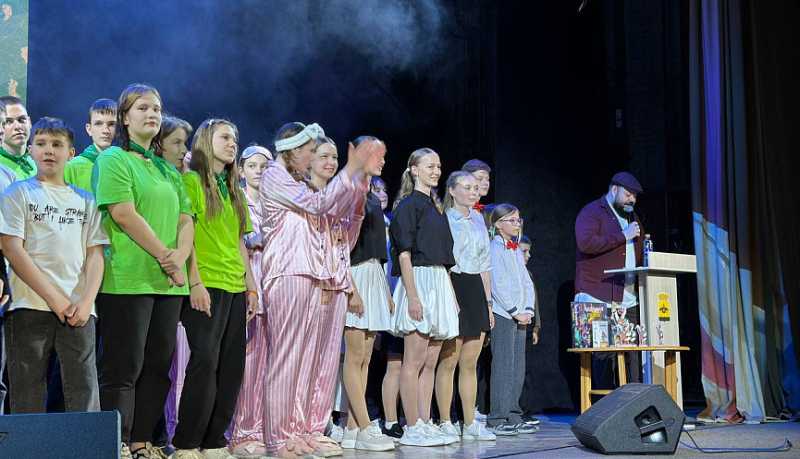 В День смеха десять сильнейших команд КВН сразились за «Кубок главы города-героя Новороссийска 2025»