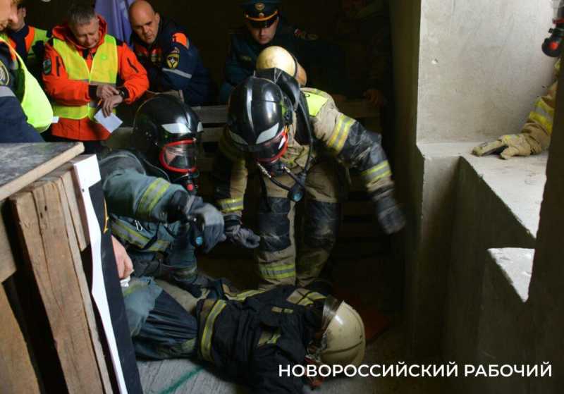 В Новороссийске Гошу на пожаре спасли 10 раз подряд. Прошли соревнования пожарных и спасателей