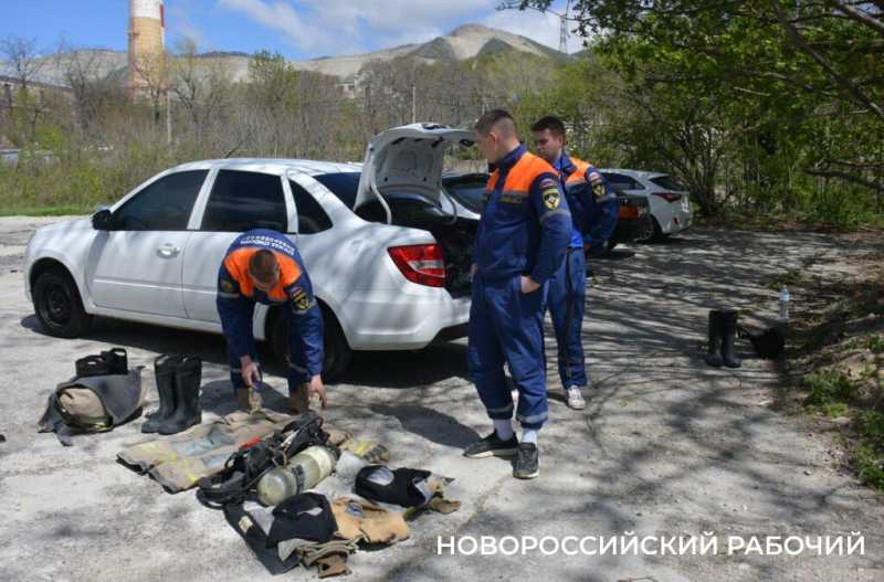 В Новороссийске Гошу на пожаре спасли 10 раз подряд. Прошли соревнования пожарных и спасателей