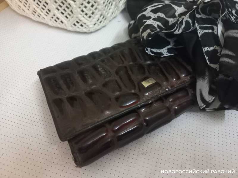 В Новороссийске мужчина обворовал знакомую, пока та спала