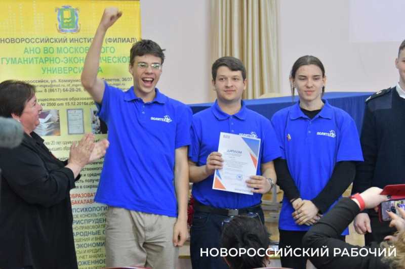 В Новороссийске на скорость собирают спилс-карты России и Кубани