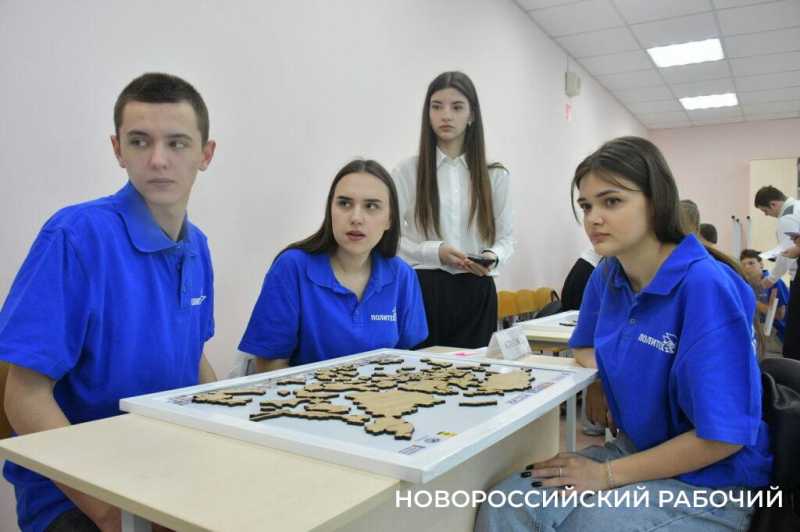 В Новороссийске на скорость собирают спилс-карты России и Кубани