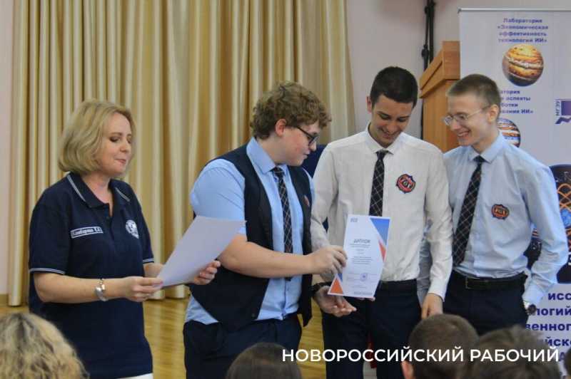 В Новороссийске на скорость собирают спилс-карты России и Кубани