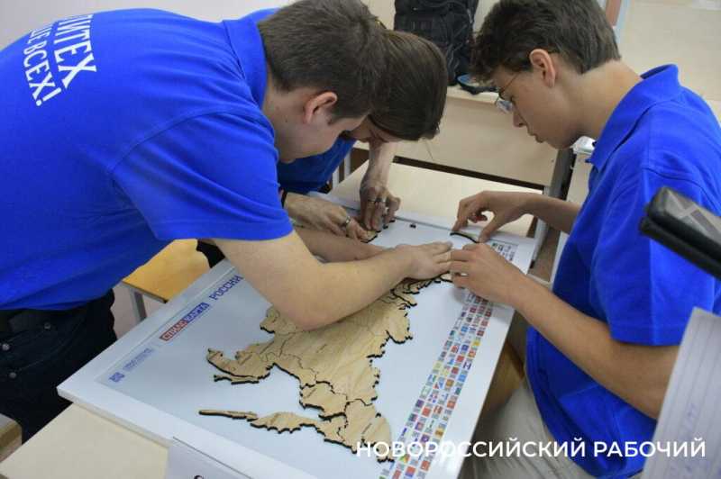 В Новороссийске на скорость собирают спилс-карты России и Кубани