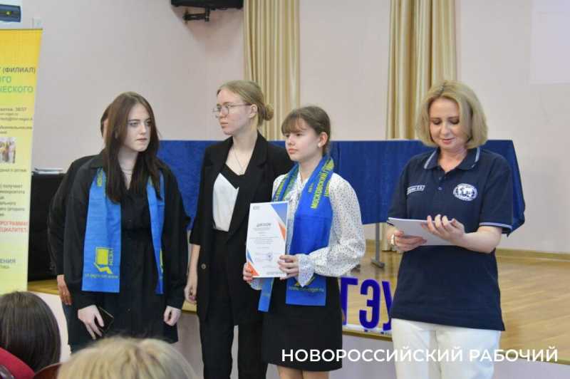 В Новороссийске на скорость собирают спилс-карты России и Кубани