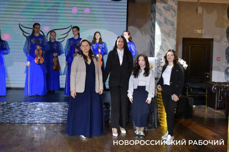 В Новороссийске на вечере добрых сердец помогли тем, кто сам привык помогать
