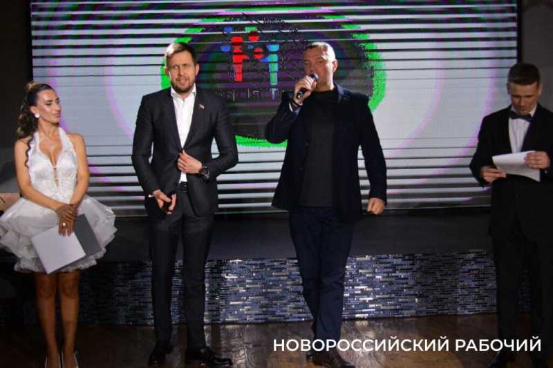 В Новороссийске на вечере добрых сердец помогли тем, кто сам привык помогать