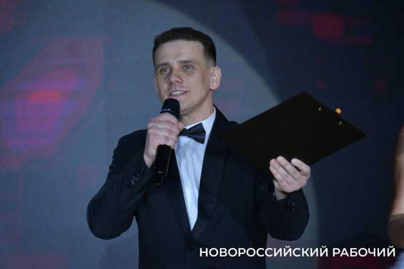 В Новороссийске на вечере добрых сердец помогли тем, кто сам привык помогать