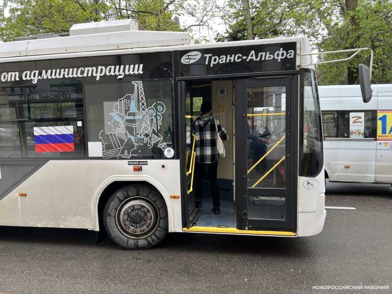 В Новороссийске нашли водителя, прижавшего дверью пассажирку с 3-летним ребенком