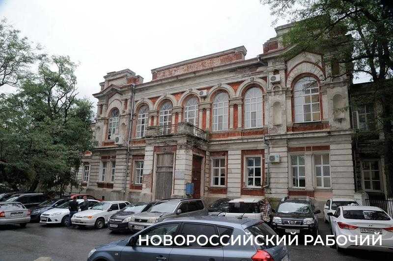 В Новороссийске никто не хочет браться за ремонт исторического здания, пережившего Великую Отечественную