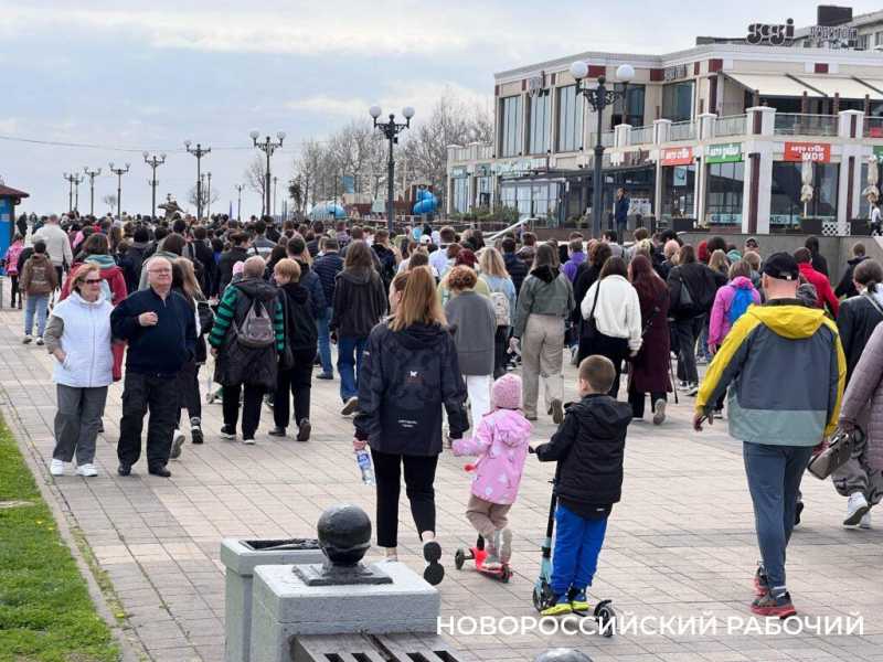 В Новороссийске провели субботу с пользой — прошли «10 тысяч шагов к жизни»!