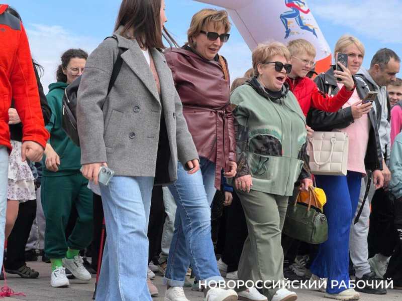 В Новороссийске провели субботу с пользой — прошли «10 тысяч шагов к жизни»!