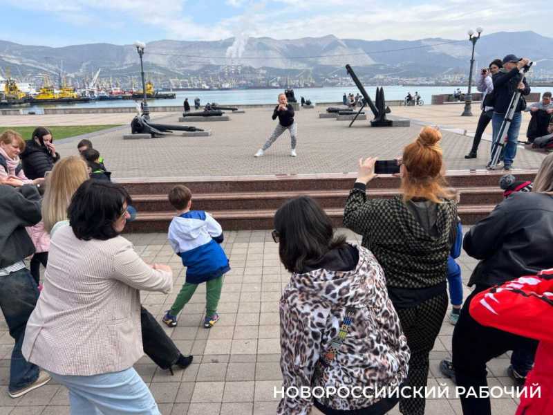 В Новороссийске провели субботу с пользой — прошли «10 тысяч шагов к жизни»!