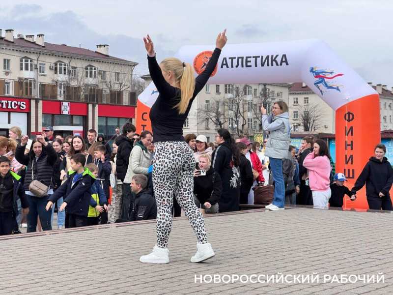 В Новороссийске провели субботу с пользой — прошли «10 тысяч шагов к жизни»!