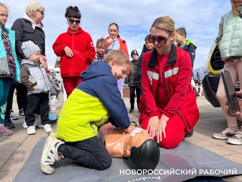 В Новороссийске провели субботу с пользой — прошли «10 тысяч шагов к жизни»!