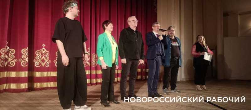 В Новороссийске с аншлагом прошла премьера детского спектакля&hellip; про мусор