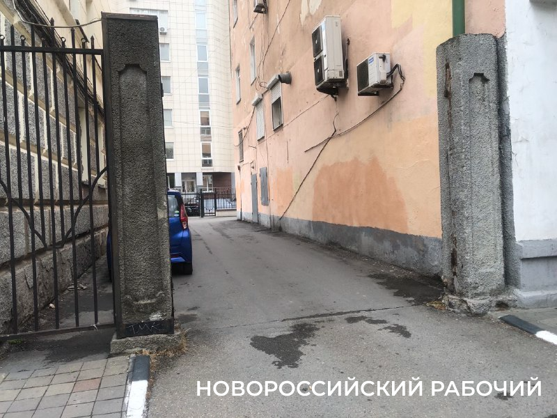 В Новороссийске станет еще меньше мест для парковки. Где появятся запрещающие знаки
