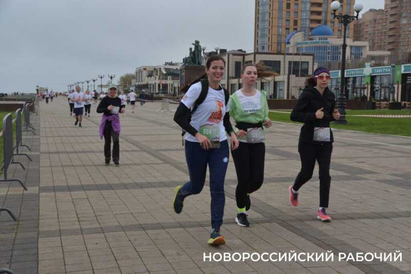В Новороссийске стартовала массовая эстафета в честь Победы
