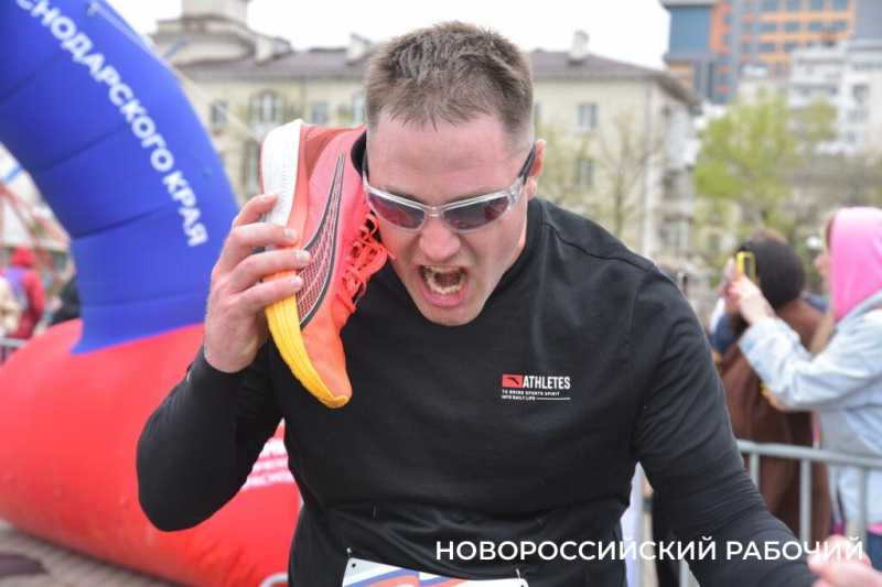 В Новороссийске стартовала массовая эстафета в честь Победы