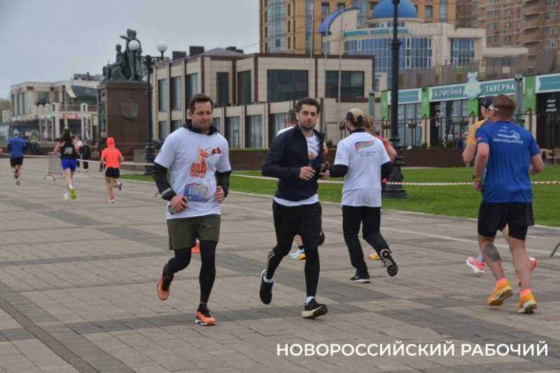 В Новороссийске стартовала массовая эстафета в честь Победы