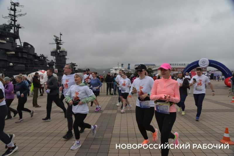 В Новороссийске стартовала массовая эстафета в честь Победы