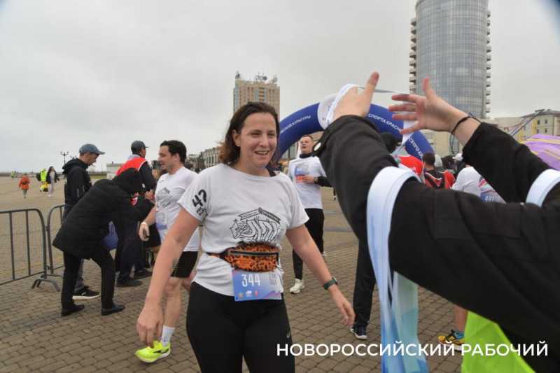 В Новороссийске стартовала массовая эстафета в честь Победы