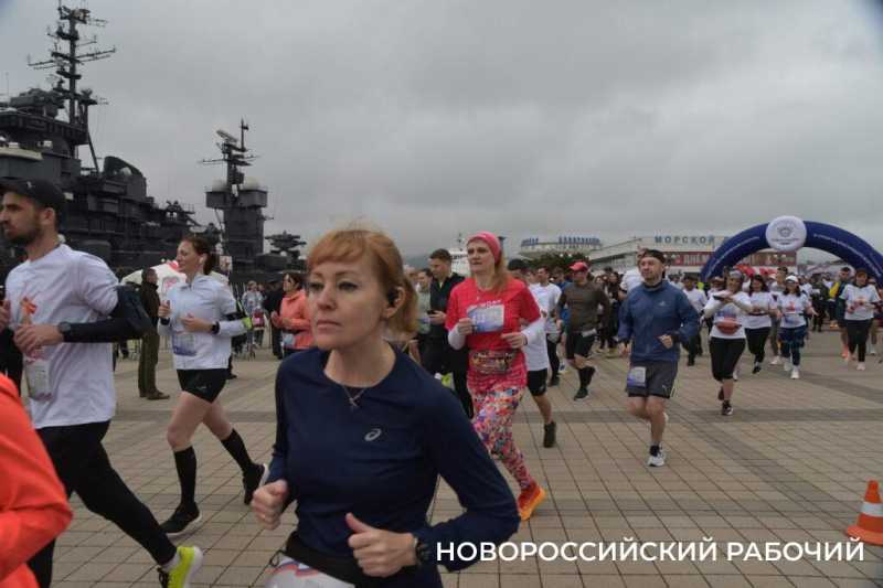 В Новороссийске стартовала массовая эстафета в честь Победы