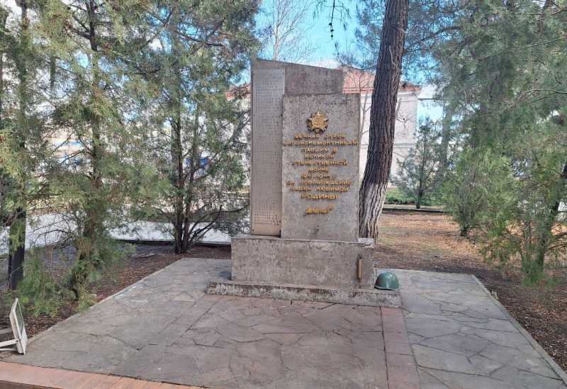 В Новороссийске старый памятник погибшим на войне вагоноремонтникам будут охранять новые собственники